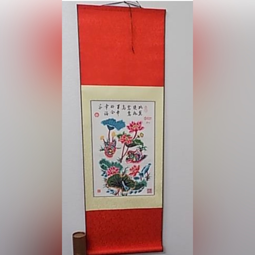 New & authentic Chinese silk embroidered wall hanging.
